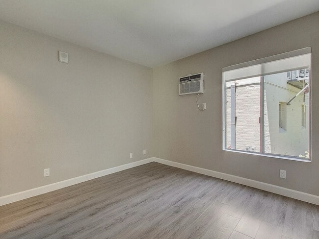 Photo - 2700 Peterson Pl