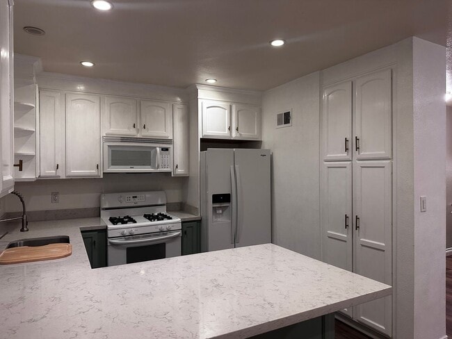 Building Photo - Imagine coming home to this....... Unit CRA1