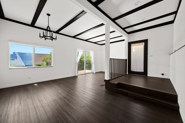 Building Photo - 1915 Apex Ave Unit 1915 1/2 Apex Ave