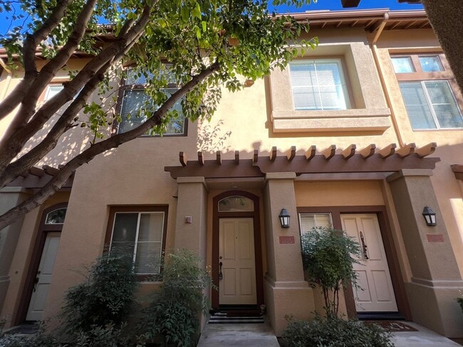 Light Filled 2 Bed 2 Bath Tustin Condo wit... - Light Filled 2 Bed 2 Bath Tustin Condo wit...