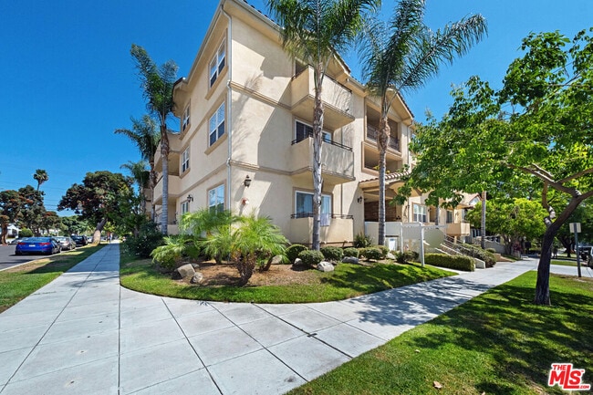 Building Photo - 650 E Palm Ave Unit 302
