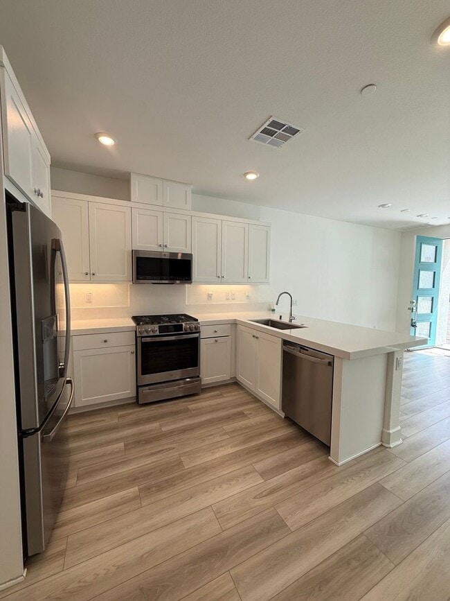 Photo - 3 bedroom + loft, 2 1/2 bath townhome in amazing Simi Valley location