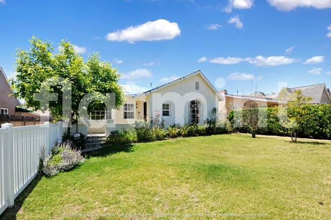 Photo - 1932 E Washington Blvd Townhome