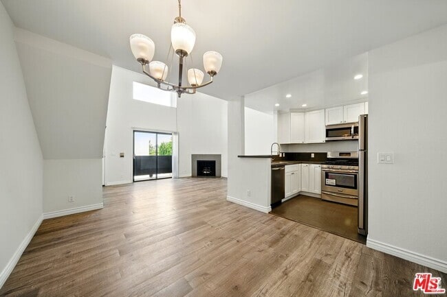 Building Photo - 6212 Fulton Ave Unit 202 Rental