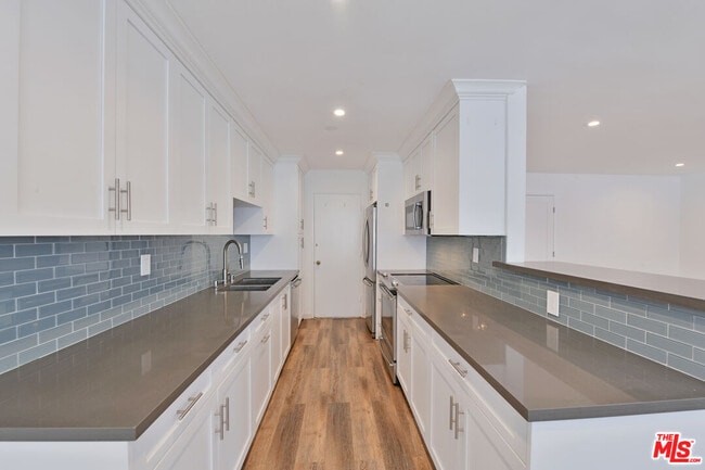 Photo - 136 S Palm Dr Unit 102