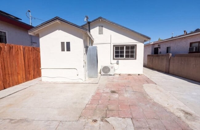 Photo - 15340 Pimenta Ave