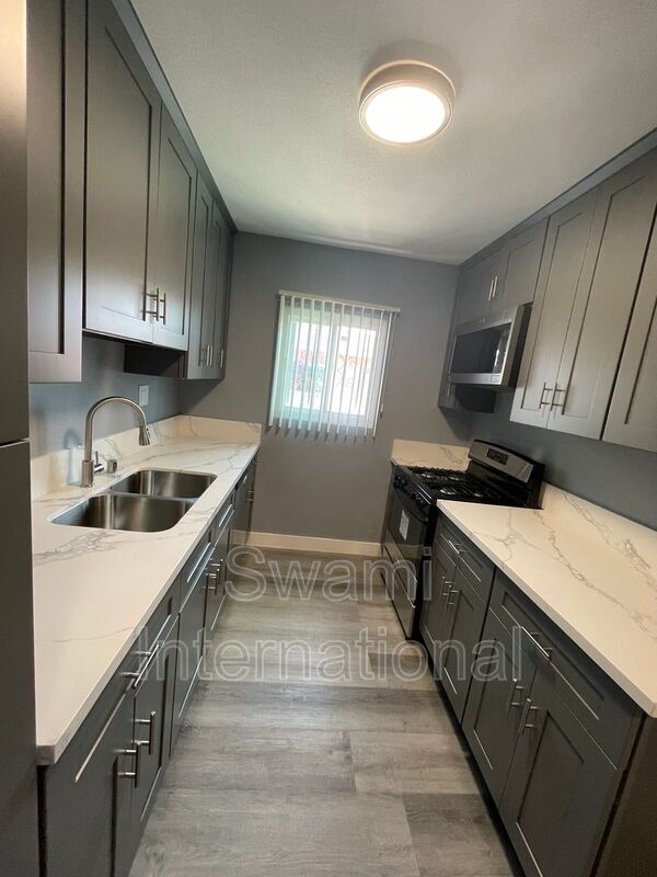 Photo - 1031 W 102nd St Unit 1