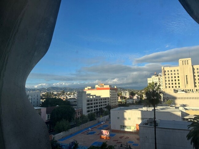 Building Photo - 2404 Wilshire Blvd