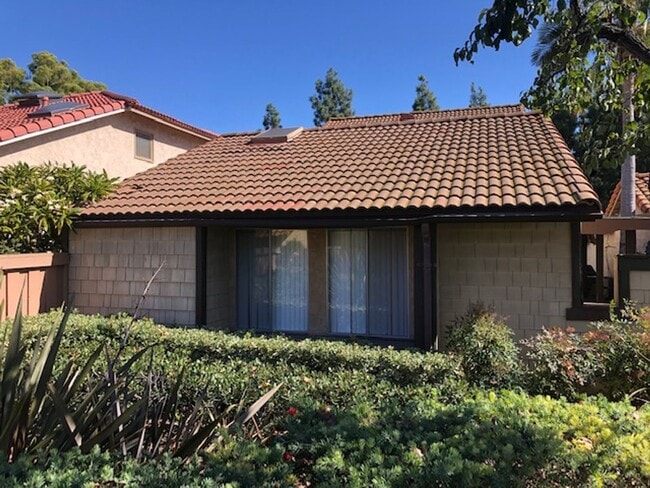 Beautifully Updated 3 Bed/2 Bath Single Fa... - Beautifully Updated 3 Bed/2 Bath Single Fa... House