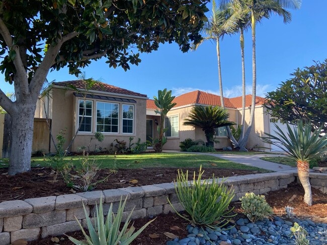 Building Photo - Beautiful, Updated 3 Bed/2 Bath in Highly Desired San Carlos!