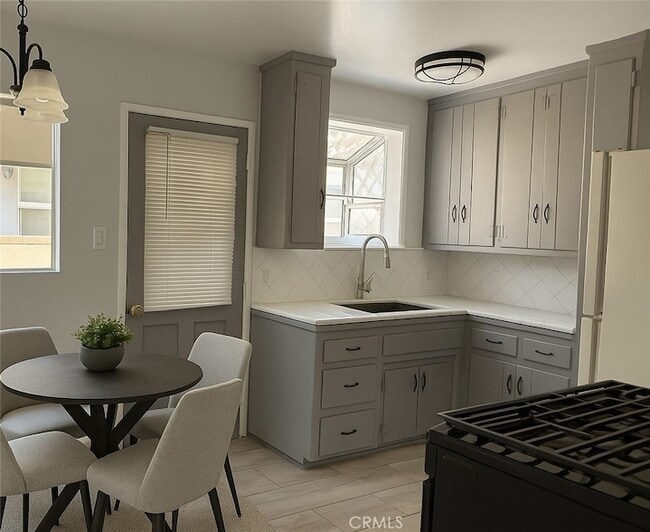 Photo - 1918 N Ontario St