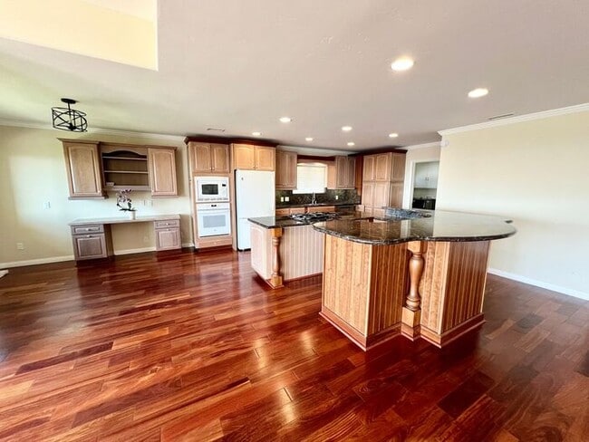 Photo - Beautiful 4-Bedroom Home with Modern Upgra...