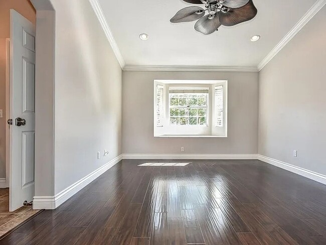 Photo - 10 Promontory Park