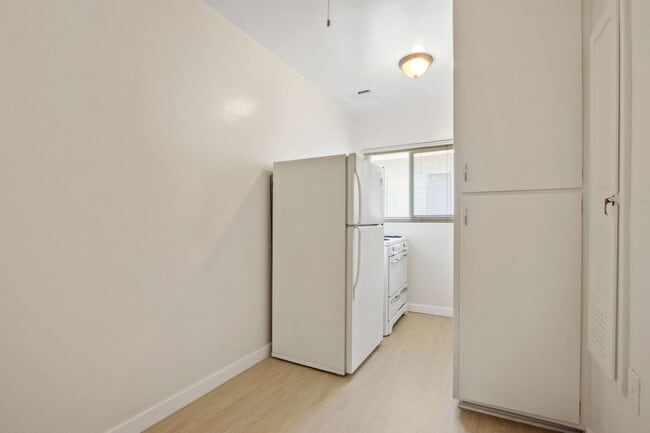 Photo - 10908 SM Blvd, prime Westwood, near transit Unit 06B