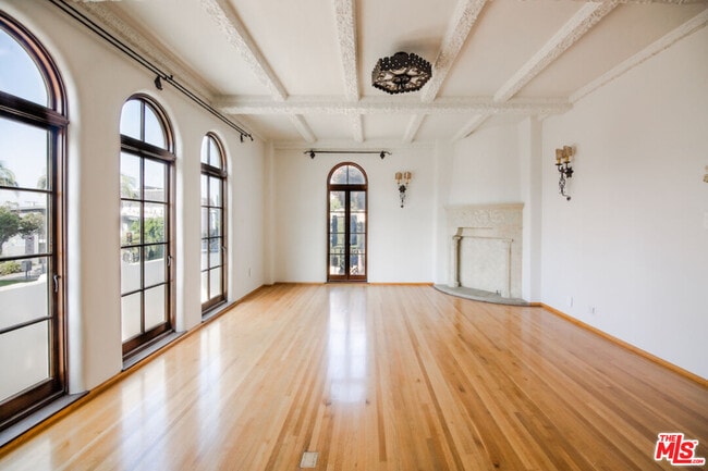 Photo - 1302 N Sweetzer Ave Unit 101