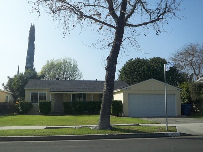Great home with gorgeous hardwood floors!! - Great home with gorgeous hardwood floors!!