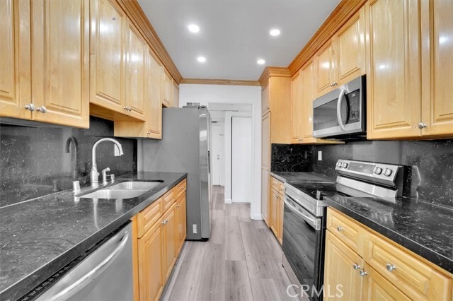 Building Photo - 5412 Lindley Ave Unit 110