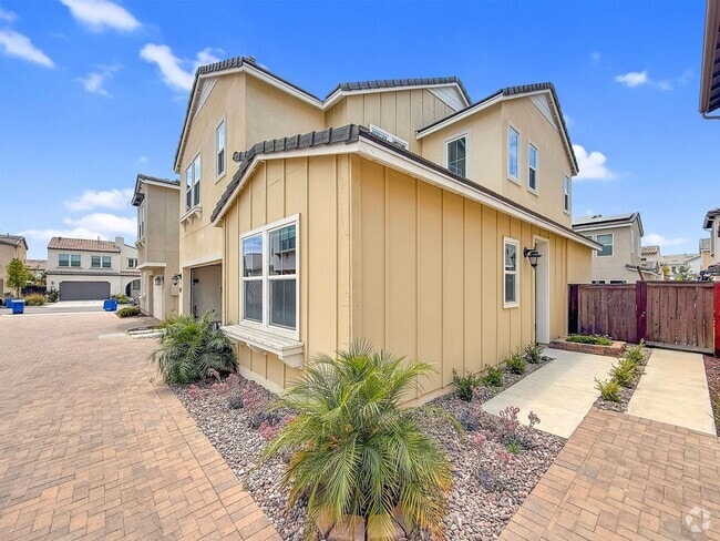 Building Photo - Charming 4BR/3BA Two-Story house with Atta...