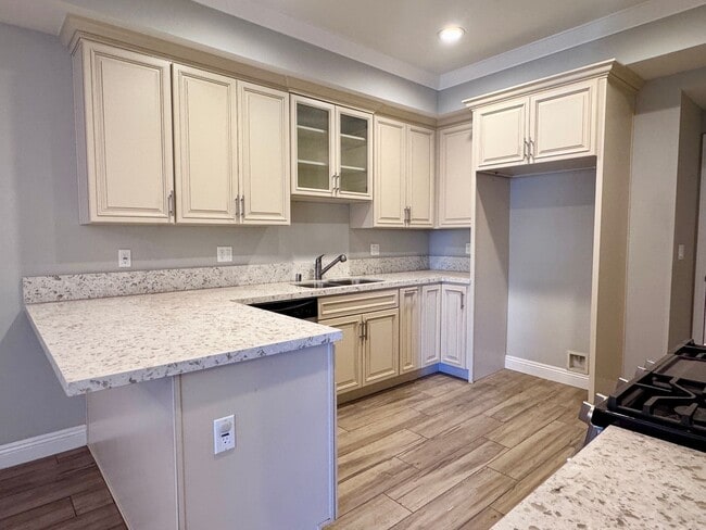 Photo - Beautiful remodeled 3 bedroom townhome in ...