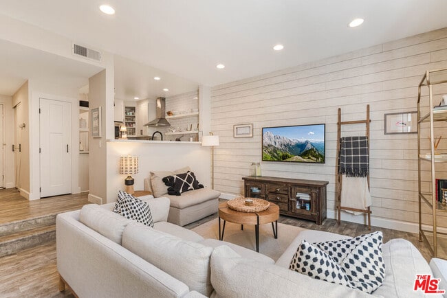 Photo - 520 S Barrington Ave Unit 117