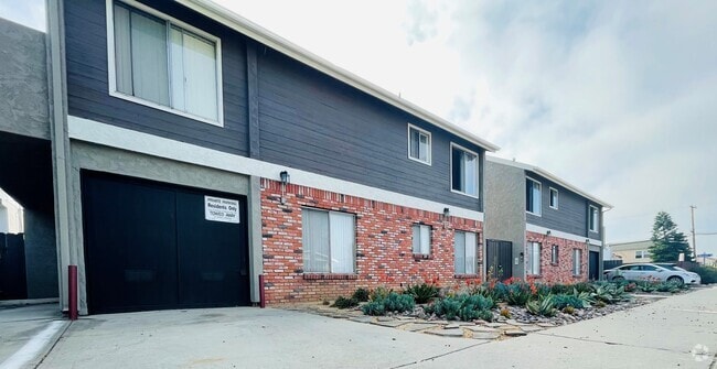 Building Photo - 32nd Street Apartments Unit 4605-05