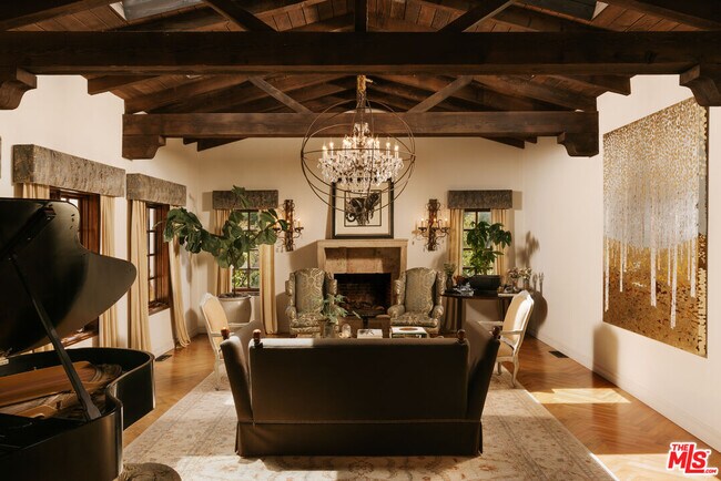 Photo - 124 N Woodburn Dr