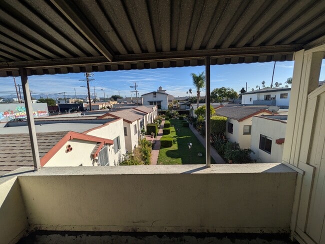 Photo - 1055 N Ardmore Ave