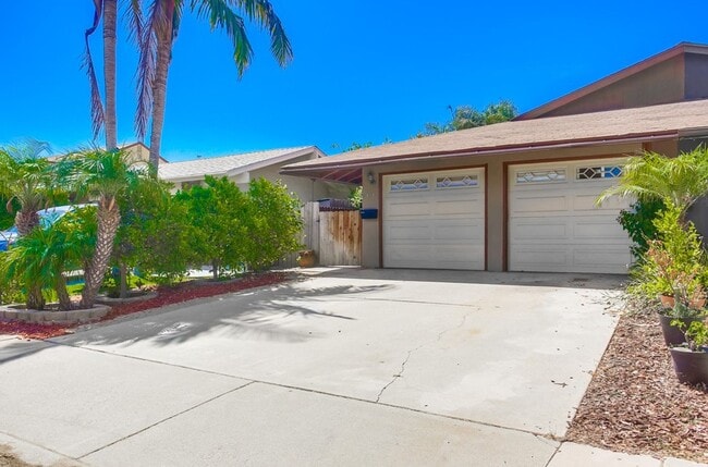 Building Photo - Single Story Duplex with Two Private Residences