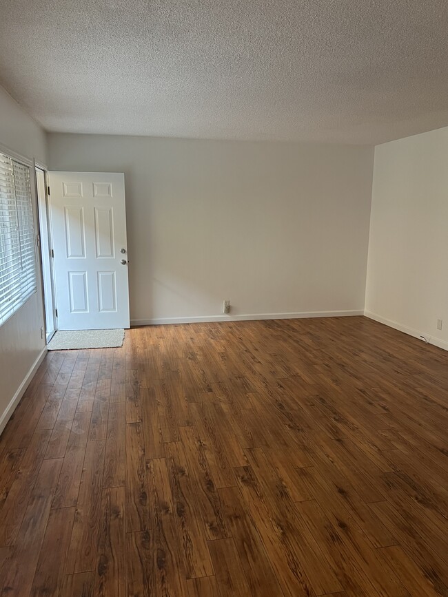 Photo - 1325 E 7th St Unit 3