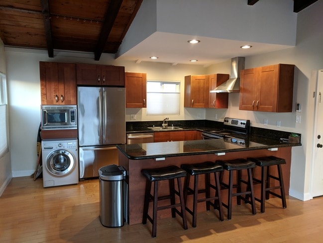 141 Corona Ave - 141 Corona Ave Unit 3