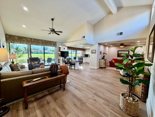 Photo - 205 Las Lomas