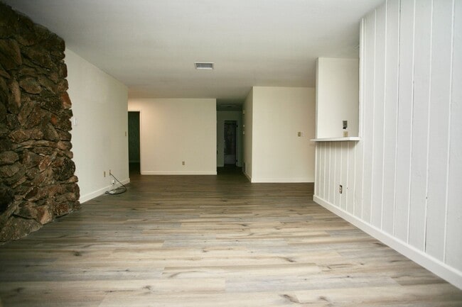 Photo - 3br, 2ba in a Great Family Neighborhood Available Now!