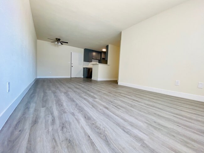 Building Photo - 6943 Hazeltine Ave Unit 7 Rental