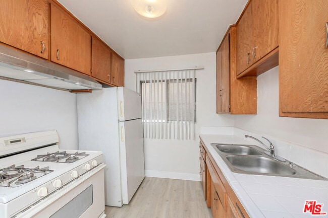 Photo - 428 S Wilton Pl Unit 5