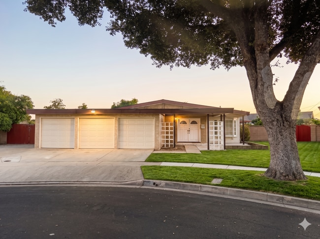 Photo - 203 N Royal Pl