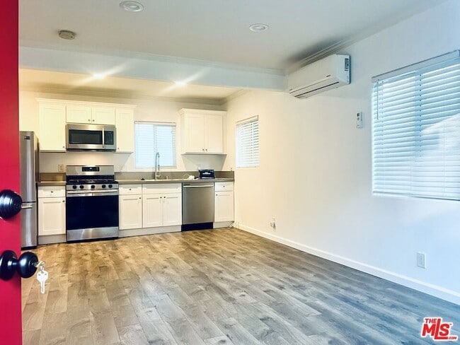 Photo - 1231 E Harvard St