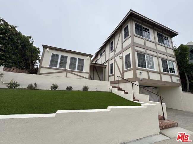 Photo - 10309 La Grange Ave House