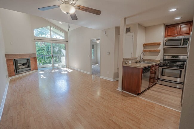 Photo - Warner Center 1 Bedroom Condo for Rent in Woodland Hills!