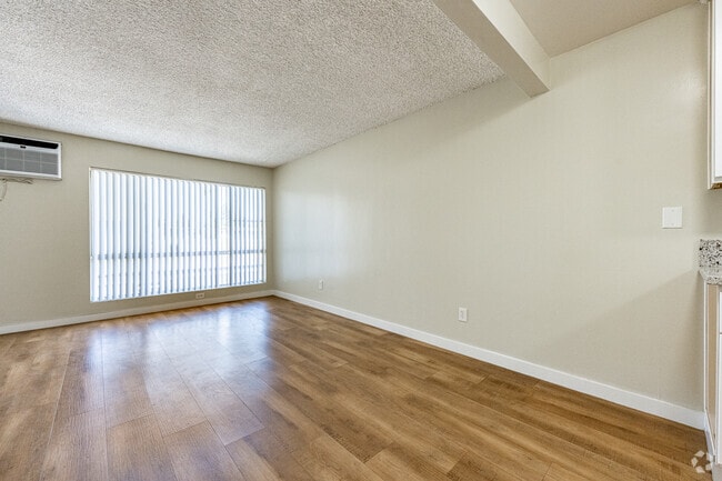 1BR, 1BA - 756SF - Dining Room - Villa Santa Fe