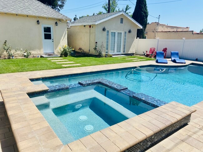 Building Photo - 1108 Olmsted Dr