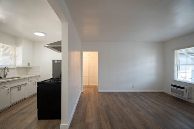 Photo - 12807-13 Burbank Blvd Unit 12813-5