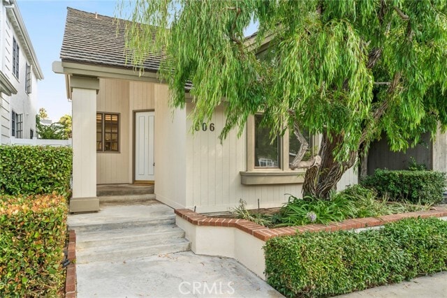 Photo - 606 Carnation Ave House