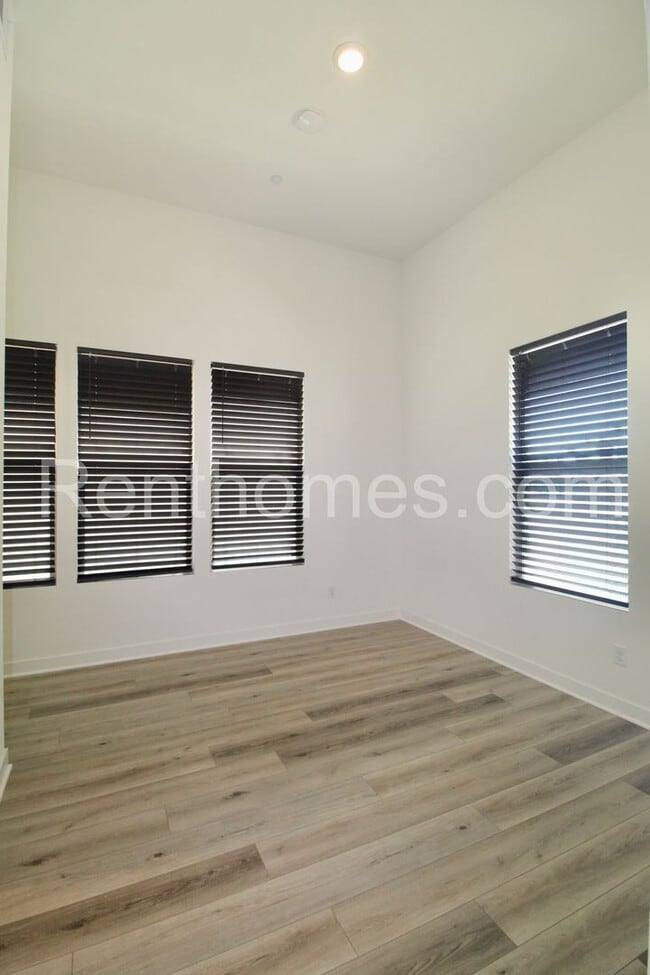 Photo - 1710 Discovery Falls Dr