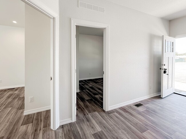 Photo - ~ AVAILABLE NOW ~ DUPLEX (LEFT)