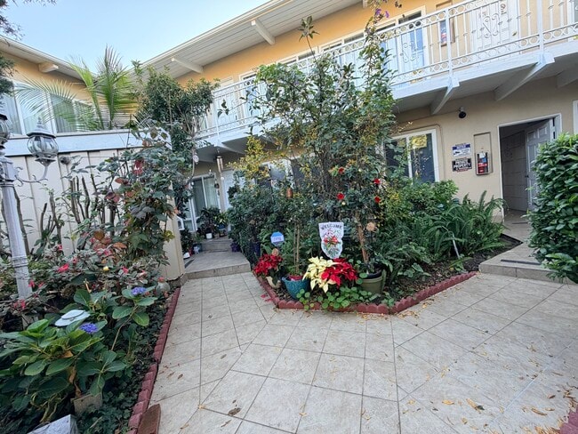 Courtyard - 243 1/2 S Church Ln Unit 243 1/2