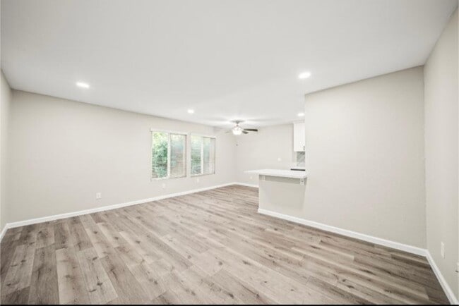 Photo - 1625 Pentecost Way