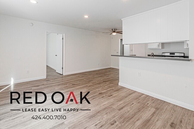 Building Photo - 14831 Delano St Unit 3