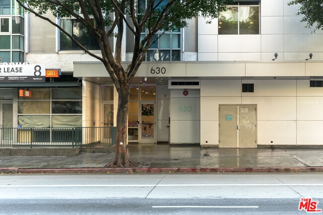 Photo - 630 W 6th St Unit 207