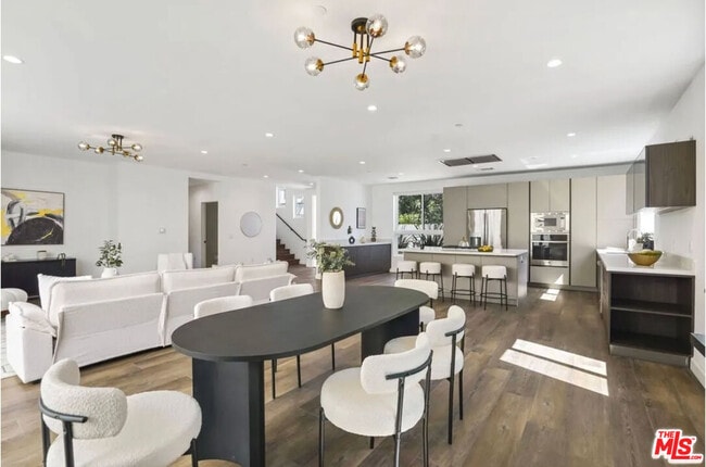 Photo - 6146 Whitsett Ave