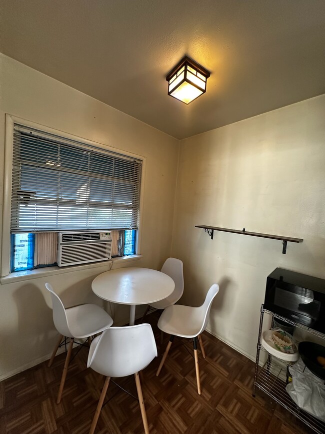 Dinette - 309 N Hollywood Way Unit #3